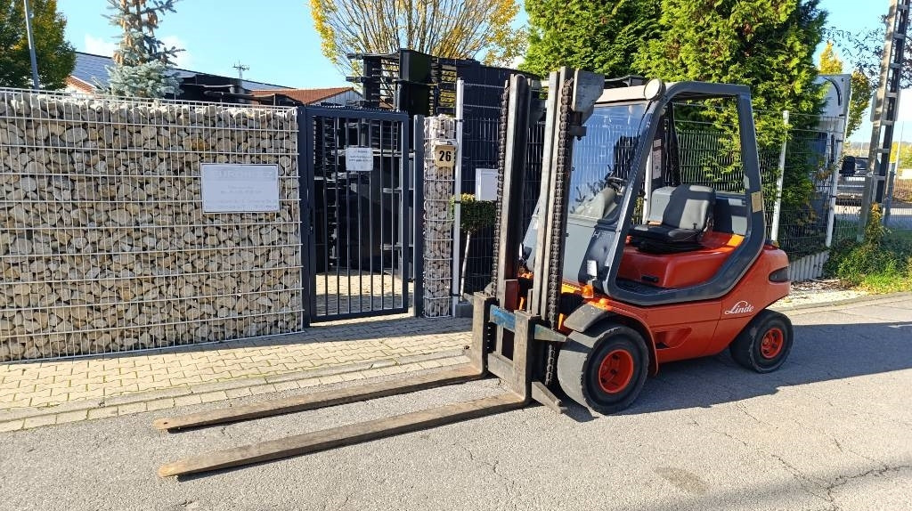 Linde H 30 D, Duplex, Zusatzhydraulik, Palettengabel - Dieseltrukki: kuva Linde H 30 D, Duplex, Zusatzhydraulik, Palettengabel - Dieseltrukki Linde H 30 D, Duplex, Zusatzhydraulik, Palettengabel - Dieseltrukki: kuva Linde H 30 D, Duplex, Zusatzhydraulik, Palettengabel - Dieseltrukki