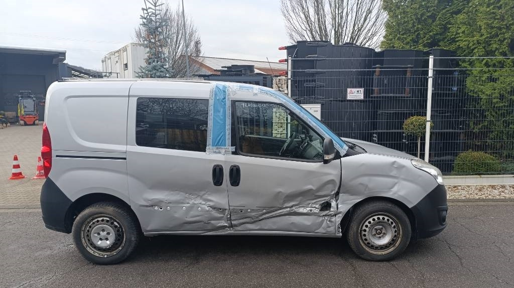 Opel Combo Kastenwagen Transp. Seitenschaden fahrbereit - Jakeluauto: kuva Opel Combo Kastenwagen Transp. Seitenschaden fahrbereit - Jakeluauto Opel Combo Kastenwagen Transp. Seitenschaden fahrbereit - Jakeluauto: kuva Opel Combo Kastenwagen Transp. Seitenschaden fahrbereit - Jakeluauto