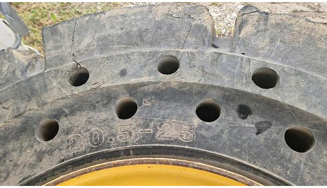 Big Vollgummi Räder 20,5 x 25 mit Volvo Felgen - Rengas: kuva Big Vollgummi Räder 20,5 x 25 mit Volvo Felgen - Rengas Big Vollgummi Räder 20,5 x 25 mit Volvo Felgen - Rengas: kuva Big Vollgummi Räder 20,5 x 25 mit Volvo Felgen - Rengas