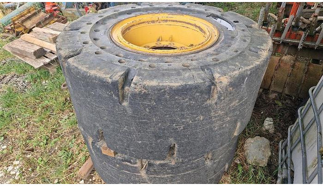 Big Vollgummi Räder 20,5 x 25 mit Volvo Felgen - Rengas: kuva Big Vollgummi Räder 20,5 x 25 mit Volvo Felgen - Rengas Big Vollgummi Räder 20,5 x 25 mit Volvo Felgen - Rengas: kuva Big Vollgummi Räder 20,5 x 25 mit Volvo Felgen - Rengas