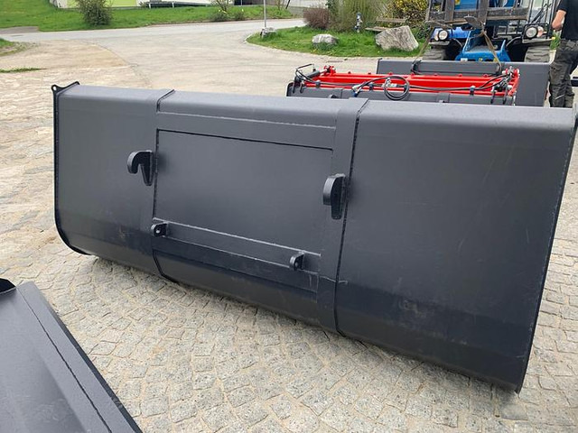 Big Volumenschaufel 250 cm mit Euro Aufnahme - Minibussi, Pikkubussi: kuva Big Volumenschaufel 250 cm mit Euro Aufnahme - Minibussi, Pikkubussi Big Volumenschaufel 250 cm mit Euro Aufnahme - Minibussi, Pikkubussi: kuva Big Volumenschaufel 250 cm mit Euro Aufnahme - Minibussi, Pikkubussi