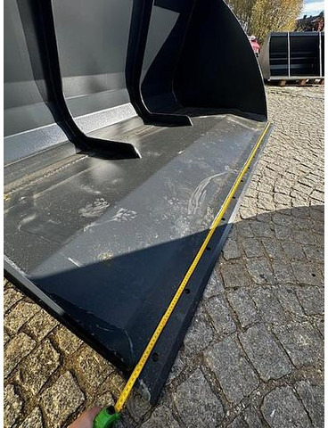 Big Volumenschaufel 250 cm mit Hauer Aufnahme - Kauha: kuva Big Volumenschaufel 250 cm mit Hauer Aufnahme - Kauha Big Volumenschaufel 250 cm mit Hauer Aufnahme - Kauha: kuva Big Volumenschaufel 250 cm mit Hauer Aufnahme - Kauha