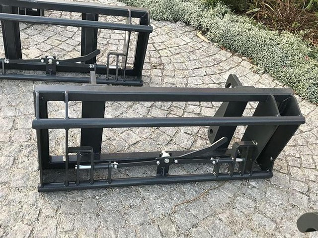 Weidemann Adapter pass. zu Euro Aufnahme - Lisälaitteet: kuva Weidemann Adapter pass. zu Euro Aufnahme - Lisälaitteet Weidemann Adapter pass. zu Euro Aufnahme - Lisälaitteet: kuva Weidemann Adapter pass. zu Euro Aufnahme - Lisälaitteet