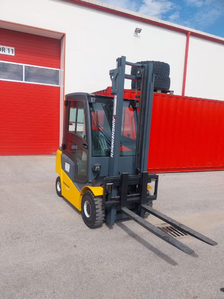 Jungheinrich TFG-320 370ZT - Vastapainotrukki: kuva Jungheinrich TFG-320 370ZT - Vastapainotrukki Jungheinrich TFG-320 370ZT - Vastapainotrukki: kuva Jungheinrich TFG-320 370ZT - Vastapainotrukki