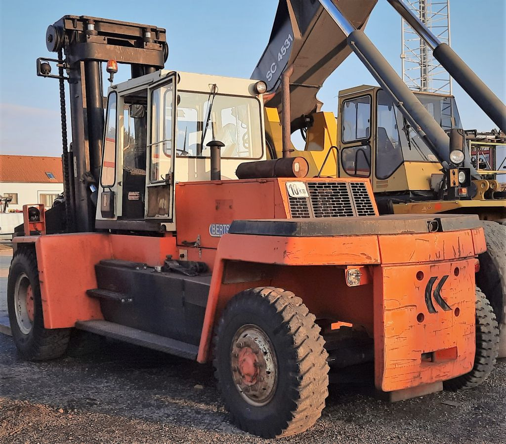 Kalmar DC18-1200 - Dieseltrukki: kuva Kalmar DC18-1200 - Dieseltrukki Kalmar DC18-1200 - Dieseltrukki: kuva Kalmar DC18-1200 - Dieseltrukki