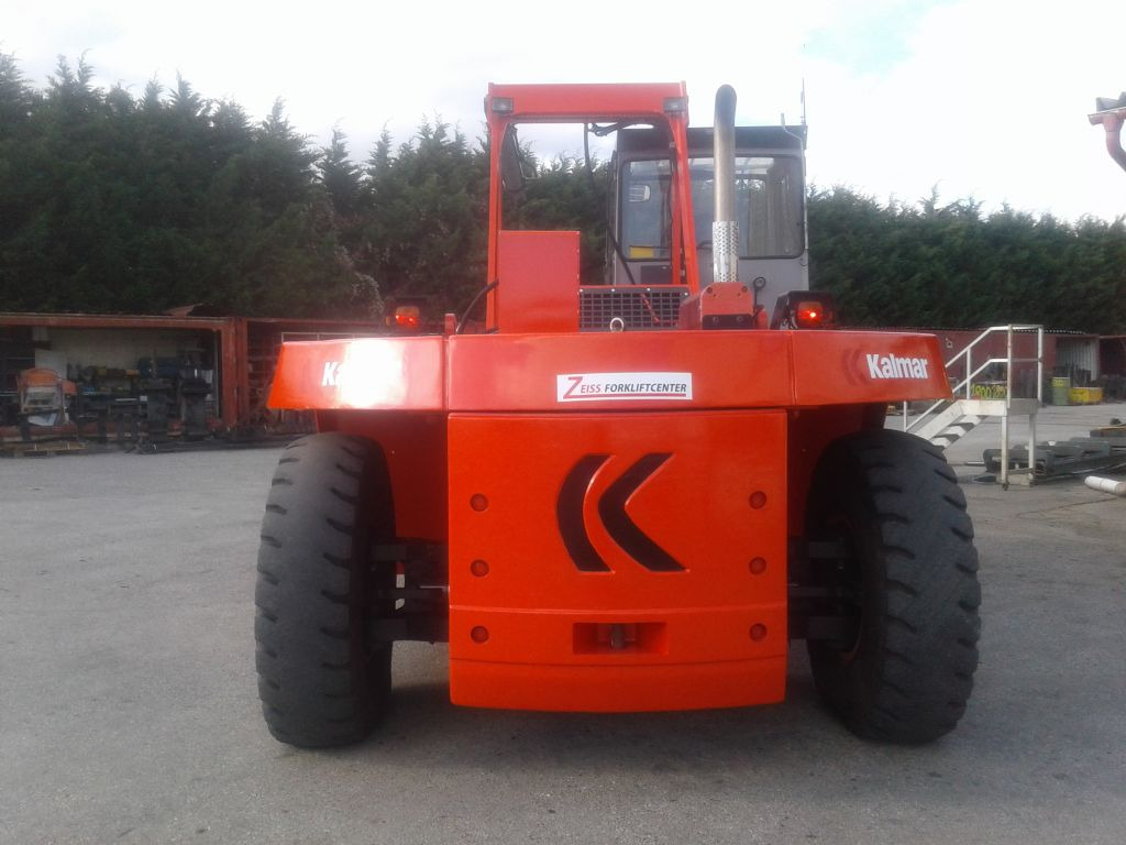 Kalmar DCE330-12 - Dieseltrukki: kuva Kalmar DCE330-12 - Dieseltrukki Kalmar DCE330-12 - Dieseltrukki: kuva Kalmar DCE330-12 - Dieseltrukki