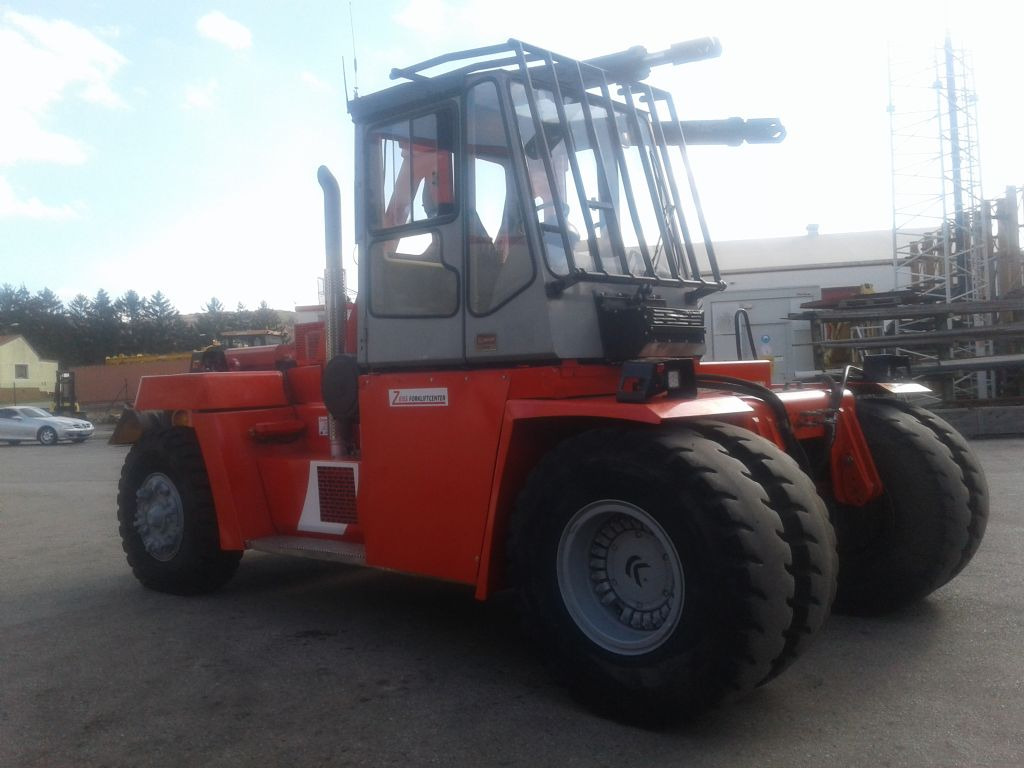 Kalmar DCE330-12 - Dieseltrukki: kuva Kalmar DCE330-12 - Dieseltrukki Kalmar DCE330-12 - Dieseltrukki: kuva Kalmar DCE330-12 - Dieseltrukki