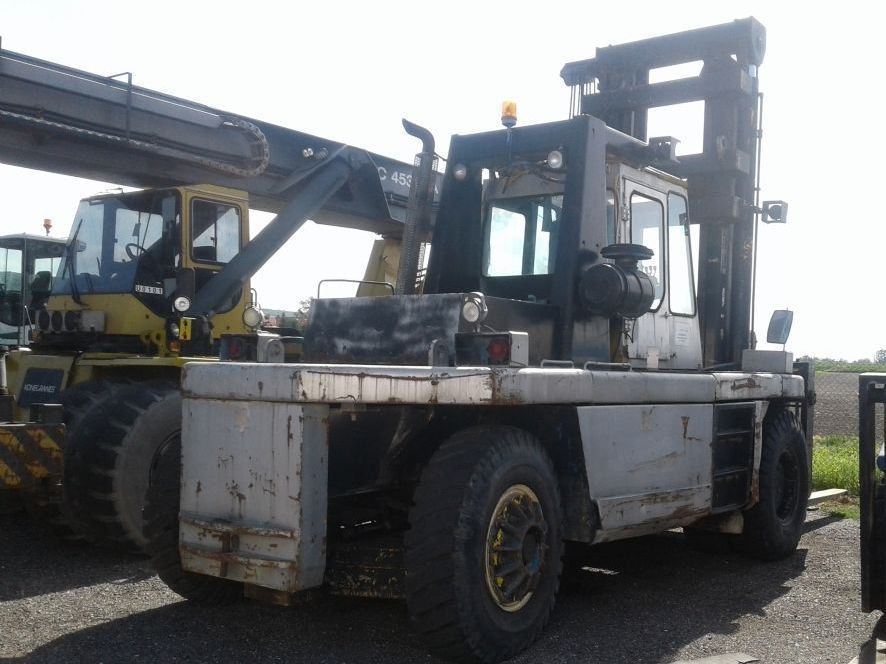 Kalmar KLMV20-1200 - Dieseltrukki: kuva Kalmar KLMV20-1200 - Dieseltrukki Kalmar KLMV20-1200 - Dieseltrukki: kuva Kalmar KLMV20-1200 - Dieseltrukki