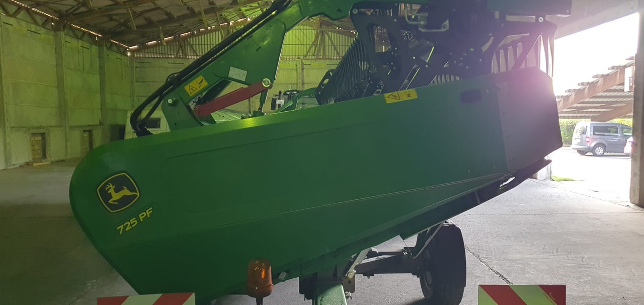 John Deere T560 - Leikkuupuimuri: kuva John Deere T560 - Leikkuupuimuri John Deere T560 - Leikkuupuimuri: kuva John Deere T560 - Leikkuupuimuri