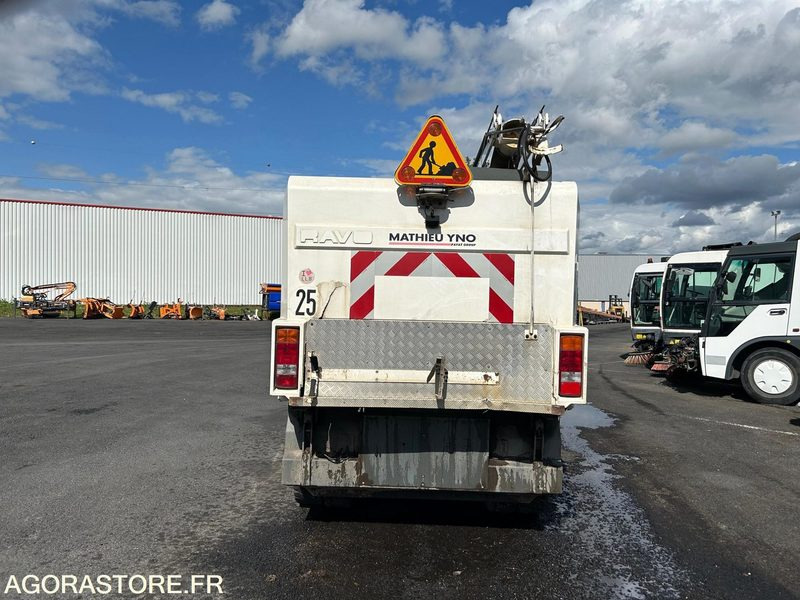BALAYEUSE DE VOIRIE - MATHIEU RAVO C 540 - 2005 - 16 210 H - Lakaisuauto: kuva BALAYEUSE DE VOIRIE - MATHIEU RAVO C 540 - 2005 - 16 210 H - Lakaisuauto BALAYEUSE DE VOIRIE - MATHIEU RAVO C 540 - 2005 - 16 210 H - Lakaisuauto: kuva BALAYEUSE DE VOIRIE - MATHIEU RAVO C 540 - 2005 - 16 210 H - Lakaisuauto