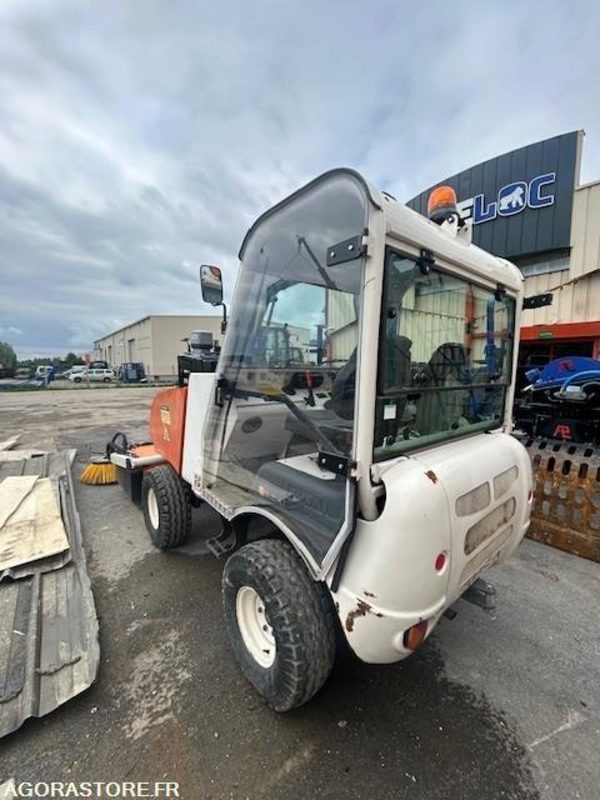 BALAYEUSE/RAMASSEUSE AUSA BD202HL 2015 212 HEURES - Lakaisuauto: kuva BALAYEUSE/RAMASSEUSE AUSA BD202HL 2015 212 HEURES - Lakaisuauto BALAYEUSE/RAMASSEUSE AUSA BD202HL 2015 212 HEURES - Lakaisuauto: kuva BALAYEUSE/RAMASSEUSE AUSA BD202HL 2015 212 HEURES - Lakaisuauto