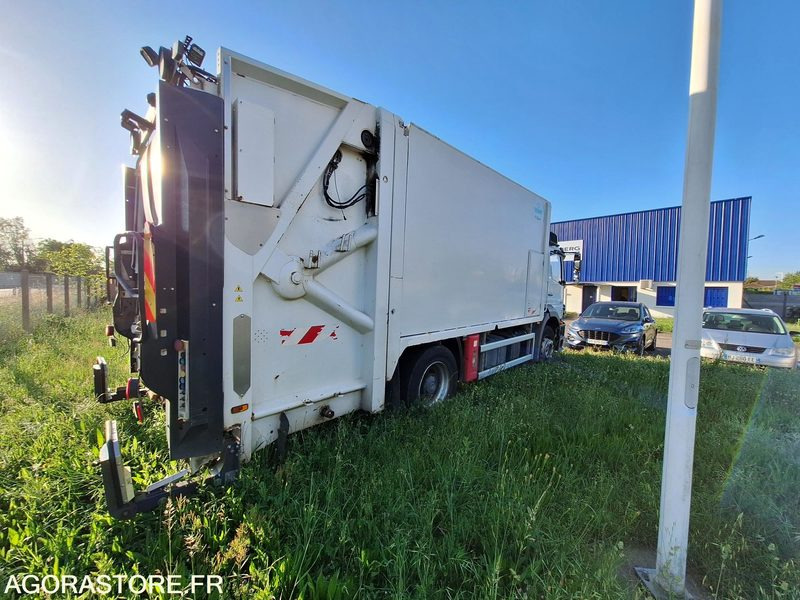 BOM SEMAT 19 tonnes LC Maxi 212 171kms - 2011 - Roska-auto: kuva BOM SEMAT 19 tonnes LC Maxi 212 171kms - 2011 - Roska-auto BOM SEMAT 19 tonnes LC Maxi 212 171kms - 2011 - Roska-auto: kuva BOM SEMAT 19 tonnes LC Maxi 212 171kms - 2011 - Roska-auto