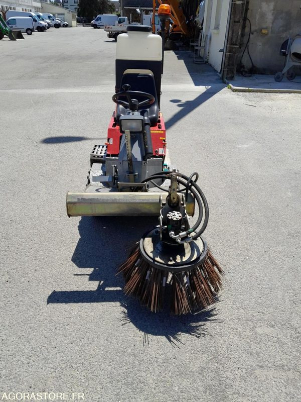 Balayeuse désherbeur désherbeuse automotrice pour désherbage trottoirs Cochet - Puutarhalaitteet: kuva Balayeuse désherbeur désherbeuse automotrice pour désherbage trottoirs Cochet - Puutarhalaitteet Balayeuse désherbeur désherbeuse automotrice pour désherbage trottoirs Cochet - Puutarhalaitteet: kuva Balayeuse désherbeur désherbeuse automotrice pour désherbage trottoirs Cochet - Puutarhalaitteet