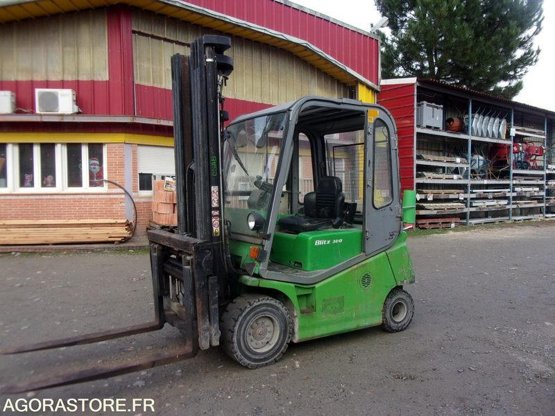 CHARIOT ÉLÉVATEUR 3 TONNES POSITIONNEUR DE FOURCHES ELECTRIQUE CESAB - Sähkötrukki: kuva CHARIOT ÉLÉVATEUR 3 TONNES POSITIONNEUR DE FOURCHES ELECTRIQUE CESAB - Sähkötrukki CHARIOT ÉLÉVATEUR 3 TONNES POSITIONNEUR DE FOURCHES ELECTRIQUE CESAB - Sähkötrukki: kuva CHARIOT ÉLÉVATEUR 3 TONNES POSITIONNEUR DE FOURCHES ELECTRIQUE CESAB - Sähkötrukki