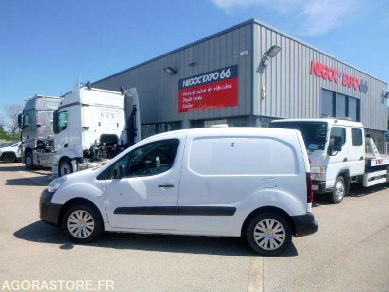 CITROEN BERLINGO UTILITAIRE BOITE AUTO - 2018 - 166 500KM - Pieni pakettiauto: kuva CITROEN BERLINGO UTILITAIRE BOITE AUTO - 2018 - 166 500KM - Pieni pakettiauto CITROEN BERLINGO UTILITAIRE BOITE AUTO - 2018 - 166 500KM - Pieni pakettiauto: kuva CITROEN BERLINGO UTILITAIRE BOITE AUTO - 2018 - 166 500KM - Pieni pakettiauto