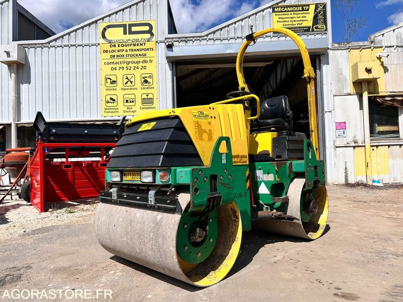 COMPACTEUR AMMANN AV26-2 ROULEAU TANDEM VIBRANT ARTICULÉ - ANNÉE 2008 - 1765 H - Jyrä: kuva COMPACTEUR AMMANN AV26-2 ROULEAU TANDEM VIBRANT ARTICULÉ - ANNÉE 2008 - 1765 H - Jyrä COMPACTEUR AMMANN AV26-2 ROULEAU TANDEM VIBRANT ARTICULÉ - ANNÉE 2008 - 1765 H - Jyrä: kuva COMPACTEUR AMMANN AV26-2 ROULEAU TANDEM VIBRANT ARTICULÉ - ANNÉE 2008 - 1765 H - Jyrä