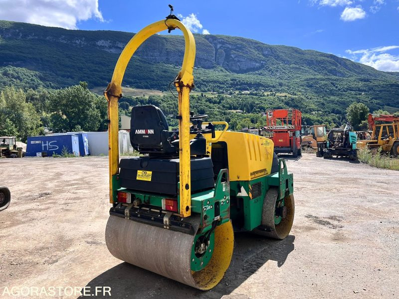 COMPACTEUR AMMANN AV26-2 ROULEAU TANDEM VIBRANT ARTICULÉ - ANNÉE 2008 - 1765 H - Jyrä: kuva COMPACTEUR AMMANN AV26-2 ROULEAU TANDEM VIBRANT ARTICULÉ - ANNÉE 2008 - 1765 H - Jyrä COMPACTEUR AMMANN AV26-2 ROULEAU TANDEM VIBRANT ARTICULÉ - ANNÉE 2008 - 1765 H - Jyrä: kuva COMPACTEUR AMMANN AV26-2 ROULEAU TANDEM VIBRANT ARTICULÉ - ANNÉE 2008 - 1765 H - Jyrä