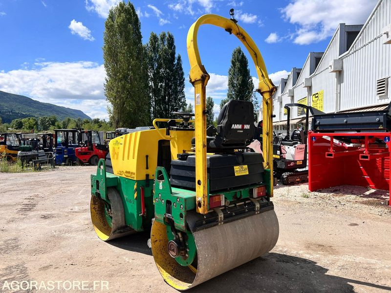 COMPACTEUR AMMANN AV26-2 ROULEAU TANDEM VIBRANT ARTICULÉ - ANNÉE 2008 - 1765 H - Jyrä: kuva COMPACTEUR AMMANN AV26-2 ROULEAU TANDEM VIBRANT ARTICULÉ - ANNÉE 2008 - 1765 H - Jyrä COMPACTEUR AMMANN AV26-2 ROULEAU TANDEM VIBRANT ARTICULÉ - ANNÉE 2008 - 1765 H - Jyrä: kuva COMPACTEUR AMMANN AV26-2 ROULEAU TANDEM VIBRANT ARTICULÉ - ANNÉE 2008 - 1765 H - Jyrä
