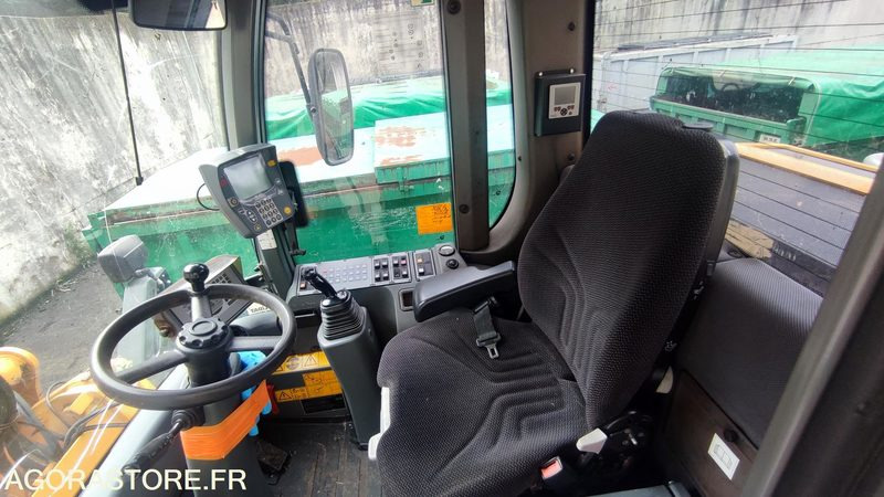 Chargeuse LIEBHERR L524 avec godet haut déversement - 2012 - Kuormaaja: kuva Chargeuse LIEBHERR L524 avec godet haut déversement - 2012 - Kuormaaja Chargeuse LIEBHERR L524 avec godet haut déversement - 2012 - Kuormaaja: kuva Chargeuse LIEBHERR L524 avec godet haut déversement - 2012 - Kuormaaja