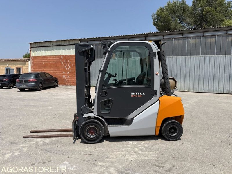 Chariot élévateur STILL 2T5 - 3300heures - Kaasutrukki: kuva Chariot élévateur STILL 2T5 - 3300heures - Kaasutrukki Chariot élévateur STILL 2T5 - 3300heures - Kaasutrukki: kuva Chariot élévateur STILL 2T5 - 3300heures - Kaasutrukki