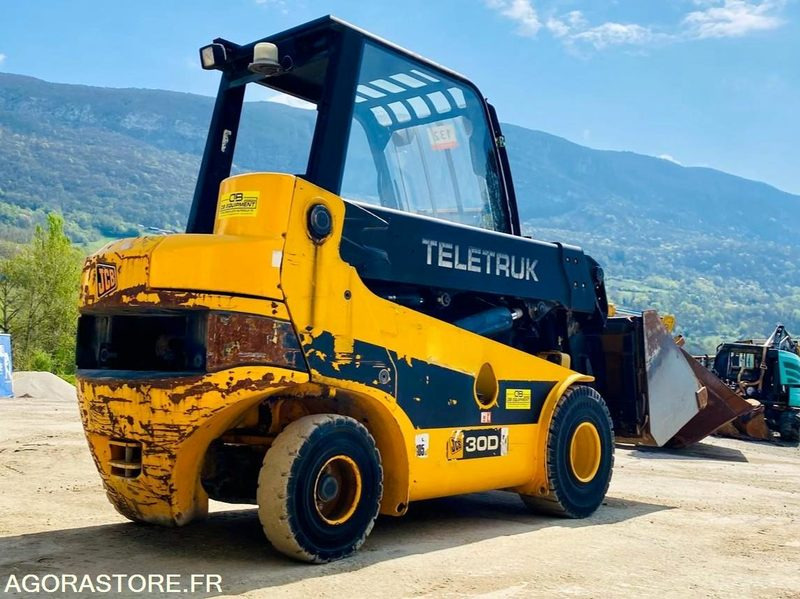 Chariot télescopique Teletruk JCB TLT30D - Année 2004 - 3870 h - Kurottaja: kuva Chariot télescopique Teletruk JCB TLT30D - Année 2004 - 3870 h - Kurottaja Chariot télescopique Teletruk JCB TLT30D - Année 2004 - 3870 h - Kurottaja: kuva Chariot télescopique Teletruk JCB TLT30D - Année 2004 - 3870 h - Kurottaja