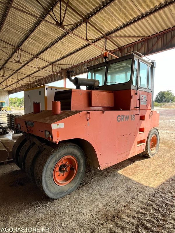 Compacteur à pneu type P3 HAMM - Jyrä: kuva Compacteur à pneu type P3 HAMM - Jyrä Compacteur à pneu type P3 HAMM - Jyrä: kuva Compacteur à pneu type P3 HAMM - Jyrä
