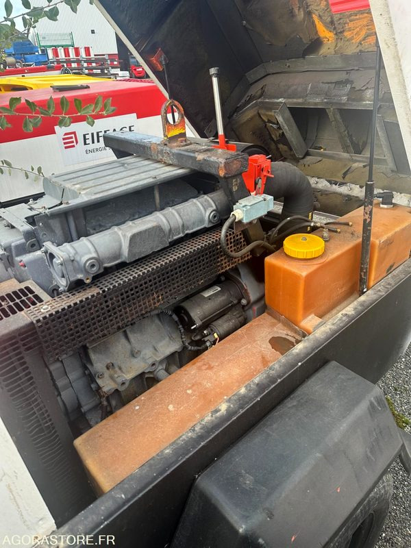 Compresseur mobile INGERSOLL P180 5m3/mm - Ilmakompressori: kuva  Compresseur mobile INGERSOLL P180 5m3/mm - Ilmakompressori Compresseur mobile INGERSOLL P180 5m3/mm - Ilmakompressori: kuva  Compresseur mobile INGERSOLL P180 5m3/mm - Ilmakompressori