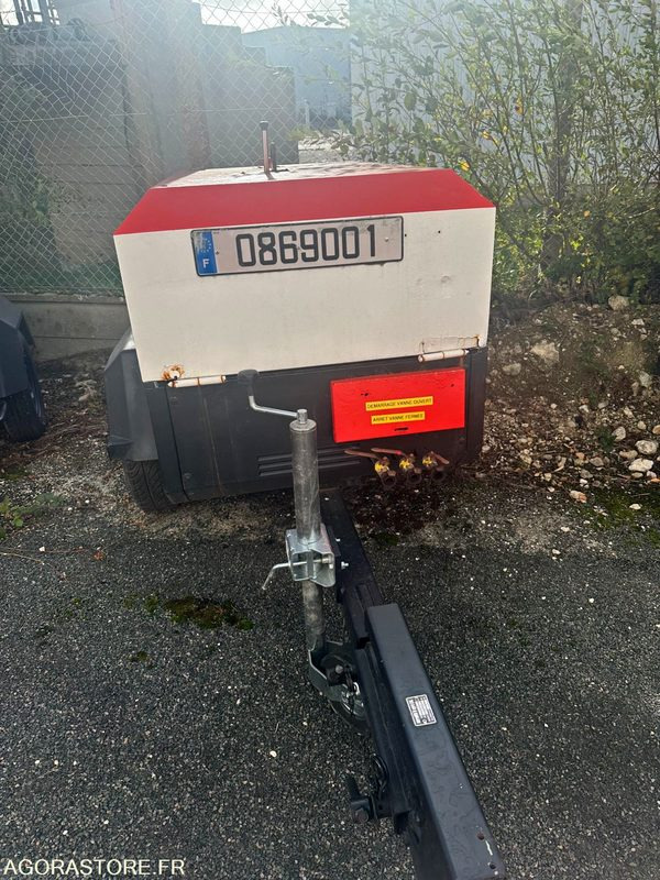 Compresseur mobile INGERSOLL P180 5m3/mm - Ilmakompressori: kuva  Compresseur mobile INGERSOLL P180 5m3/mm - Ilmakompressori Compresseur mobile INGERSOLL P180 5m3/mm - Ilmakompressori: kuva  Compresseur mobile INGERSOLL P180 5m3/mm - Ilmakompressori