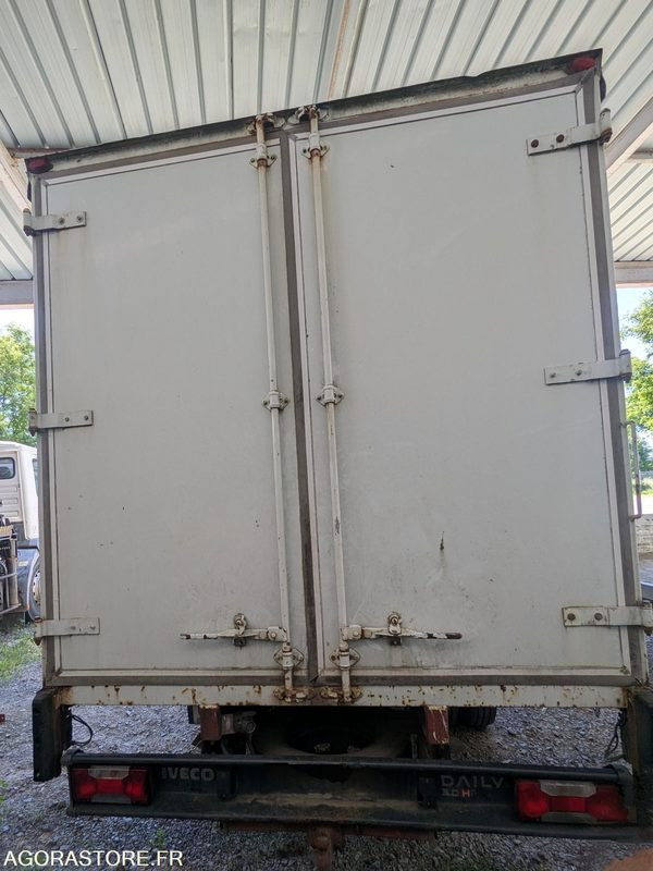 FOURGON IVECO 35C18 - 2008 - 182 000 KM - Pakettiauto: kuva FOURGON IVECO 35C18 - 2008 - 182 000 KM - Pakettiauto FOURGON IVECO 35C18 - 2008 - 182 000 KM - Pakettiauto: kuva FOURGON IVECO 35C18 - 2008 - 182 000 KM - Pakettiauto