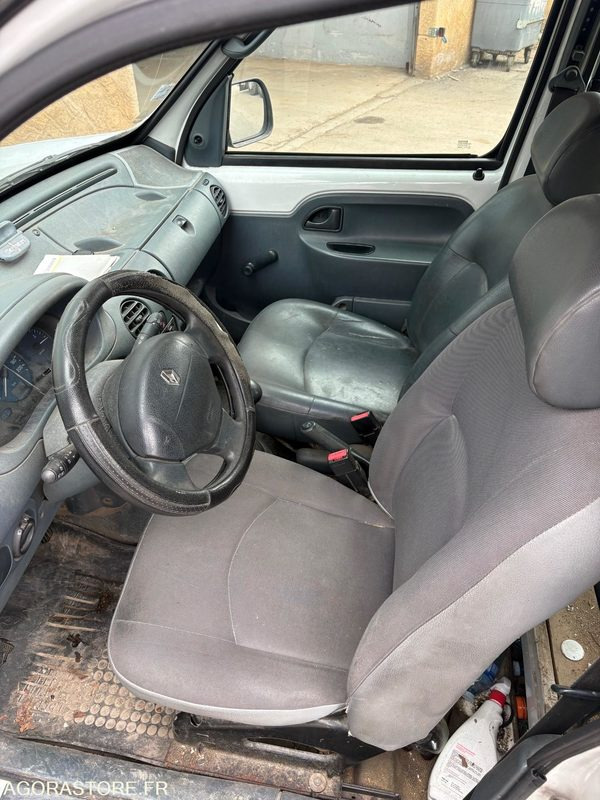 FOURGONNETTE RENAULT KANGOO - Pieni pakettiauto: kuva FOURGONNETTE RENAULT KANGOO - Pieni pakettiauto FOURGONNETTE RENAULT KANGOO - Pieni pakettiauto: kuva FOURGONNETTE RENAULT KANGOO - Pieni pakettiauto