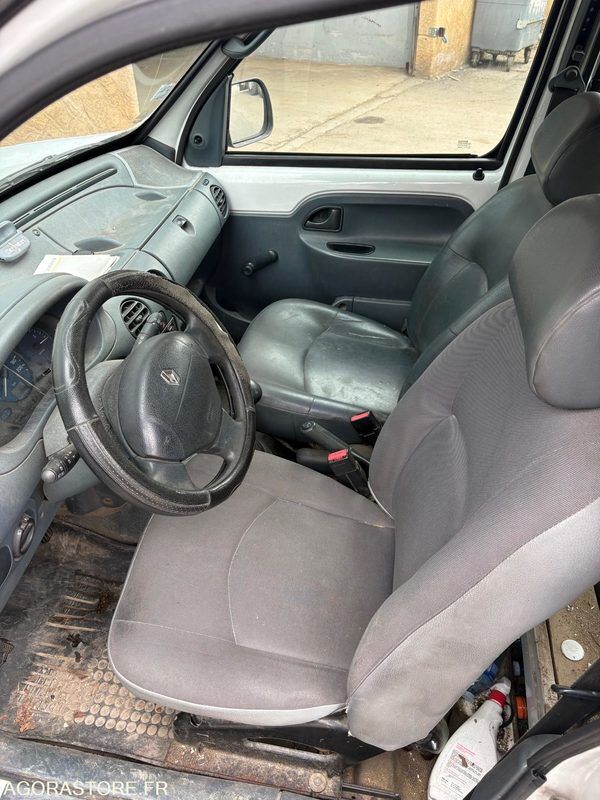 FOURGONNETTE RENAULT KANGOO - Pieni pakettiauto: kuva FOURGONNETTE RENAULT KANGOO - Pieni pakettiauto FOURGONNETTE RENAULT KANGOO - Pieni pakettiauto: kuva FOURGONNETTE RENAULT KANGOO - Pieni pakettiauto