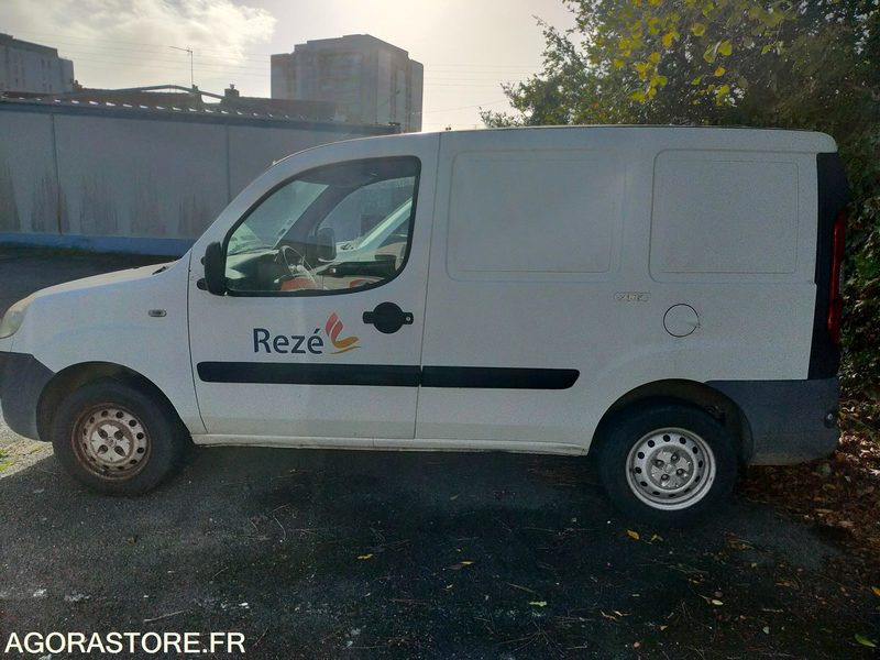 Fiat Doblo Essence et GNV - Pieni pakettiauto: kuva Fiat Doblo Essence et GNV - Pieni pakettiauto Fiat Doblo Essence et GNV - Pieni pakettiauto: kuva Fiat Doblo Essence et GNV - Pieni pakettiauto