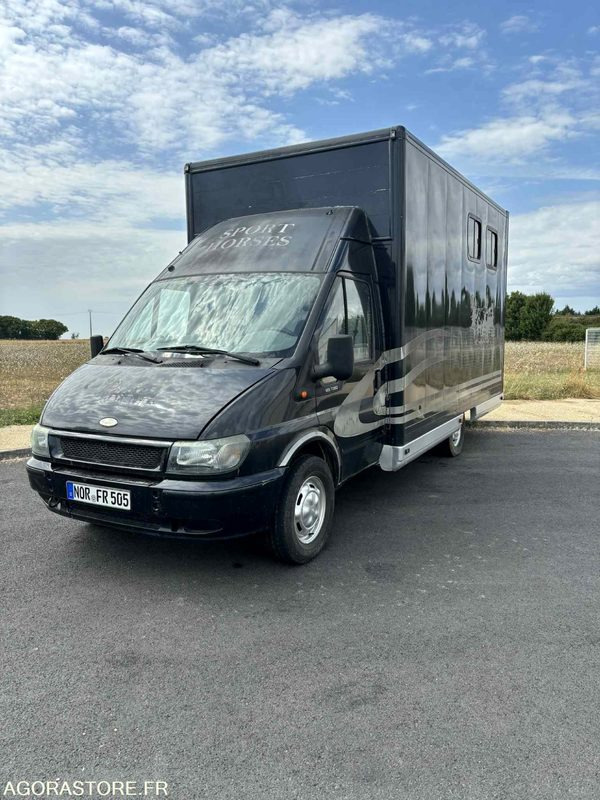 Fourgon FORD - Transport de 2 Chevaux - 2004 - 137 510 KM - Pakettiauto: kuva Fourgon FORD - Transport de 2 Chevaux - 2004 - 137 510 KM - Pakettiauto Fourgon FORD - Transport de 2 Chevaux - 2004 - 137 510 KM - Pakettiauto: kuva Fourgon FORD - Transport de 2 Chevaux - 2004 - 137 510 KM - Pakettiauto