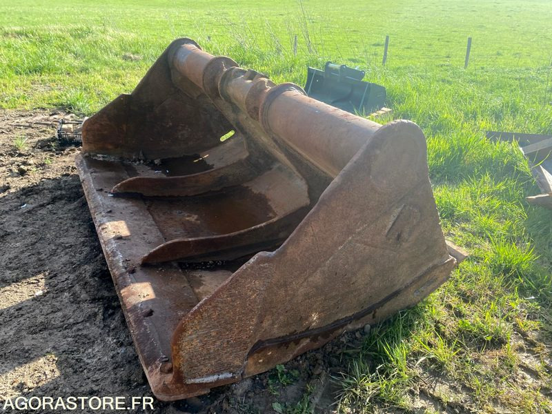 Godet curage 2200 mm MORIN M7 - Kaivinkoneen kauha: kuva Godet curage 2200 mm MORIN M7 - Kaivinkoneen kauha Godet curage 2200 mm MORIN M7 - Kaivinkoneen kauha: kuva Godet curage 2200 mm MORIN M7 - Kaivinkoneen kauha