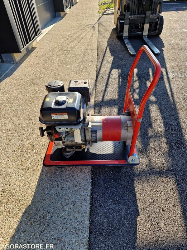 Groupe électrogène FLY5000 - Sähkögeneraattori: kuva Groupe électrogène FLY5000 - Sähkögeneraattori Groupe électrogène FLY5000 - Sähkögeneraattori: kuva Groupe électrogène FLY5000 - Sähkögeneraattori