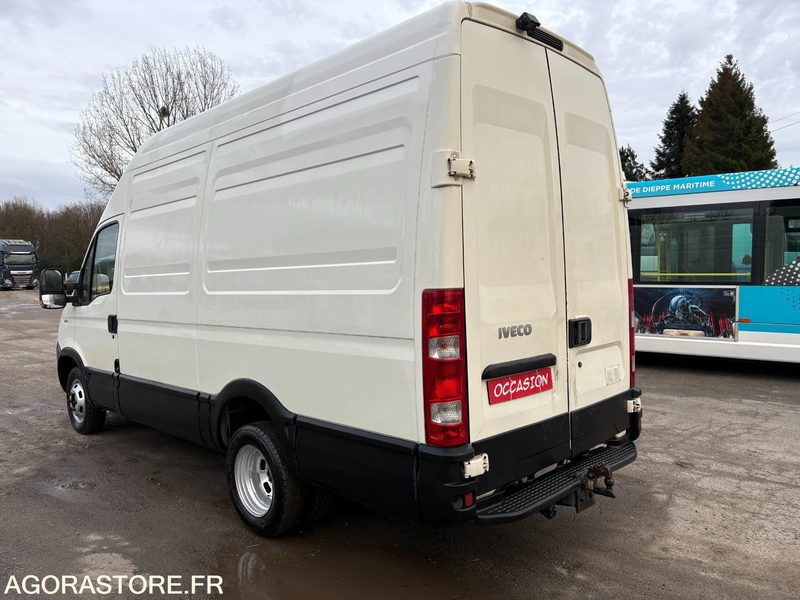 Pakettiauto IVECO 180cv de 2011: kuva Pakettiauto IVECO 180cv de 2011