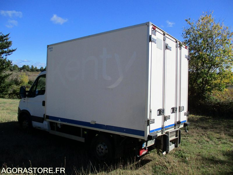 IVECO 35S13 de 2013 chassis cabine frigorifique - Kylmäauto: kuva IVECO 35S13 de 2013 chassis cabine frigorifique - Kylmäauto IVECO 35S13 de 2013 chassis cabine frigorifique - Kylmäauto: kuva IVECO 35S13 de 2013 chassis cabine frigorifique - Kylmäauto