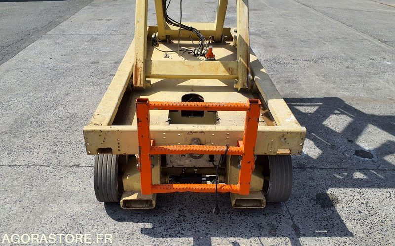 JLG 2646 ES NACELLE CISEAU ÉLECTRIQUE 10 M ÉTROIT - Henkilönostin: kuva JLG 2646 ES NACELLE CISEAU ÉLECTRIQUE 10 M ÉTROIT - Henkilönostin JLG 2646 ES NACELLE CISEAU ÉLECTRIQUE 10 M ÉTROIT - Henkilönostin: kuva JLG 2646 ES NACELLE CISEAU ÉLECTRIQUE 10 M ÉTROIT - Henkilönostin