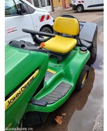 John Deere X300 R - Pientraktori: kuva John Deere X300 R - Pientraktori John Deere X300 R - Pientraktori: kuva John Deere X300 R - Pientraktori
