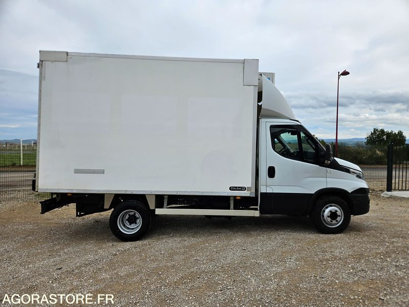 IVECO DAILY 72C21 PORTE VIANDE FRIGORIFIQUE - 2017 - 360 000KM - Kuorma-auto: kuva IVECO DAILY 72C21 PORTE VIANDE FRIGORIFIQUE - 2017 - 360 000KM - Kuorma-auto IVECO DAILY 72C21 PORTE VIANDE FRIGORIFIQUE - 2017 - 360 000KM - Kuorma-auto: kuva IVECO DAILY 72C21 PORTE VIANDE FRIGORIFIQUE - 2017 - 360 000KM - Kuorma-auto