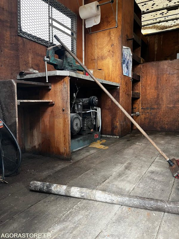 RENAULT JK 75 équipé ATELIER 1986 122747 km - Kuorma-auto: kuva  RENAULT JK 75 équipé ATELIER 1986 122747 km - Kuorma-auto RENAULT JK 75 équipé ATELIER 1986 122747 km - Kuorma-auto: kuva  RENAULT JK 75 équipé ATELIER 1986 122747 km - Kuorma-auto