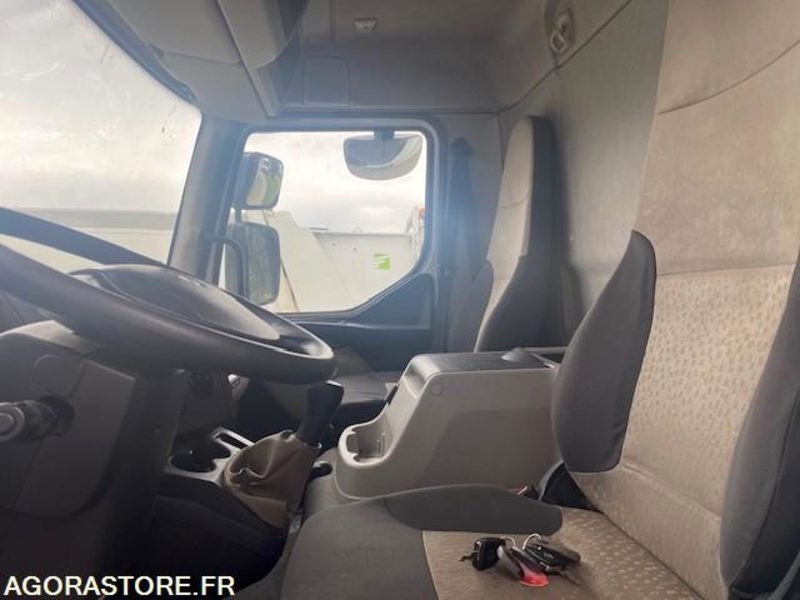 RENAULT MIDLUM 180 DXIFOURGON HAYON 260000 KM - Kuorma-auto: kuva  RENAULT MIDLUM 180 DXIFOURGON HAYON 260000 KM - Kuorma-auto RENAULT MIDLUM 180 DXIFOURGON HAYON 260000 KM - Kuorma-auto: kuva  RENAULT MIDLUM 180 DXIFOURGON HAYON 260000 KM - Kuorma-auto