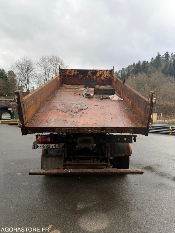 RENAULT MIDLUM 4X4 TRI BENNE - 2007 - Kuorma-auto: kuva RENAULT MIDLUM 4X4 TRI BENNE - 2007 - Kuorma-auto RENAULT MIDLUM 4X4 TRI BENNE - 2007 - Kuorma-auto: kuva RENAULT MIDLUM 4X4 TRI BENNE - 2007 - Kuorma-auto