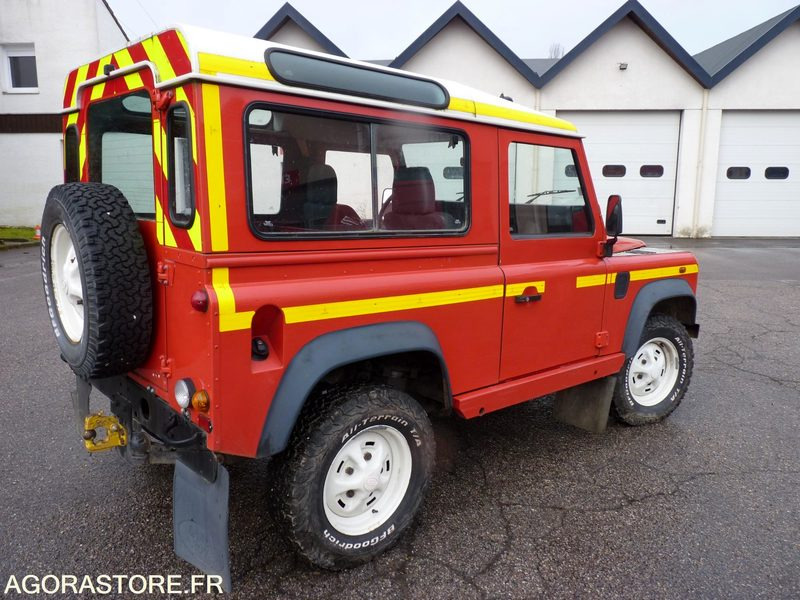 Land Rover Defender Court - 61814kms - 2001 - Maasturi/ Katumaasturi: kuva Land Rover Defender Court - 61814kms - 2001 - Maasturi/ Katumaasturi Land Rover Defender Court - 61814kms - 2001 - Maasturi/ Katumaasturi: kuva Land Rover Defender Court - 61814kms - 2001 - Maasturi/ Katumaasturi