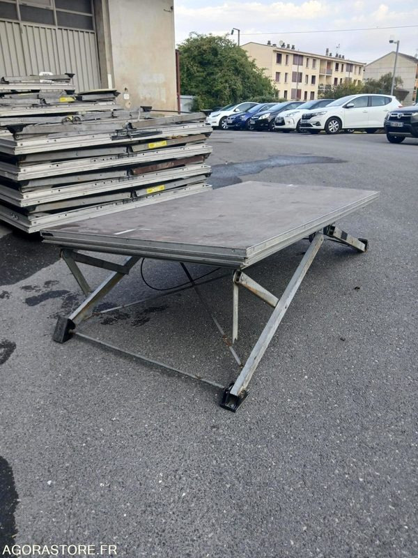 Lot de matériel scénique - Työkalu/ Laitteet: kuva Lot de matériel scénique - Työkalu/ Laitteet Lot de matériel scénique - Työkalu/ Laitteet: kuva Lot de matériel scénique - Työkalu/ Laitteet