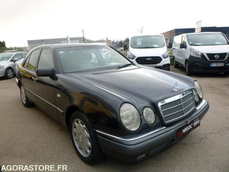 MERCEDES classe E 420 v8 W210 - 1996 - immatriculation espagnole - Henkilöauto: kuva MERCEDES classe E 420 v8 W210 - 1996 - immatriculation espagnole - Henkilöauto MERCEDES classe E 420 v8 W210 - 1996 - immatriculation espagnole - Henkilöauto: kuva MERCEDES classe E 420 v8 W210 - 1996 - immatriculation espagnole - Henkilöauto
