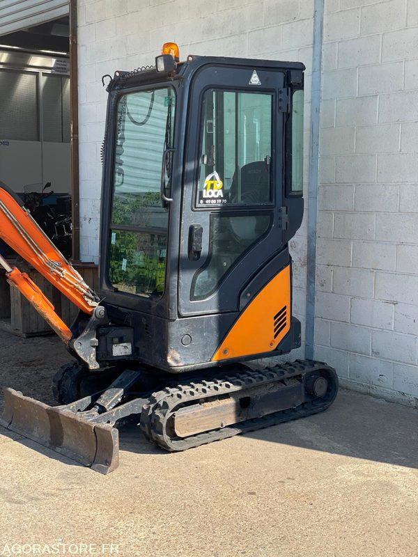 MINI-PELLE SUR CHENILLE CAOUTCHOUC HITACHI ZX17U-2 15CV 1.9T AVEC 3 GODETS - Kaivuri: kuva MINI-PELLE SUR CHENILLE CAOUTCHOUC HITACHI ZX17U-2 15CV 1.9T AVEC 3 GODETS - Kaivuri MINI-PELLE SUR CHENILLE CAOUTCHOUC HITACHI ZX17U-2 15CV 1.9T AVEC 3 GODETS - Kaivuri: kuva MINI-PELLE SUR CHENILLE CAOUTCHOUC HITACHI ZX17U-2 15CV 1.9T AVEC 3 GODETS - Kaivuri