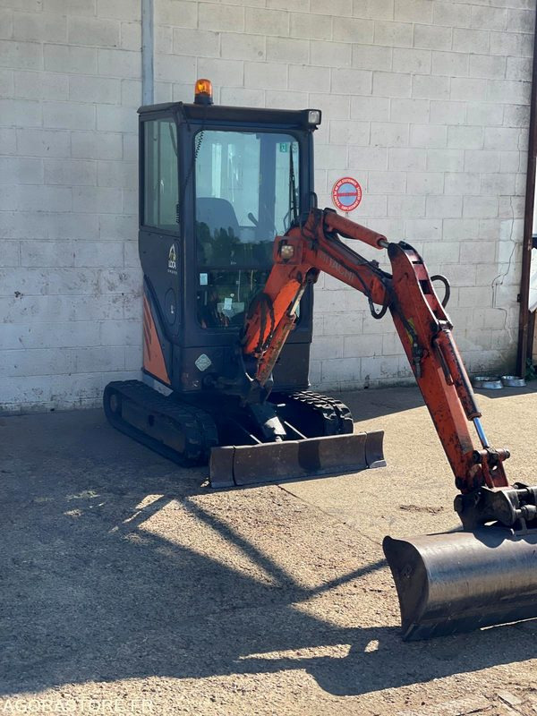 MINI-PELLE SUR CHENILLE CAOUTCHOUC HITACHI ZX17U-2 15CV 1.9T AVEC 3 GODETS - Kaivuri: kuva MINI-PELLE SUR CHENILLE CAOUTCHOUC HITACHI ZX17U-2 15CV 1.9T AVEC 3 GODETS - Kaivuri MINI-PELLE SUR CHENILLE CAOUTCHOUC HITACHI ZX17U-2 15CV 1.9T AVEC 3 GODETS - Kaivuri: kuva MINI-PELLE SUR CHENILLE CAOUTCHOUC HITACHI ZX17U-2 15CV 1.9T AVEC 3 GODETS - Kaivuri