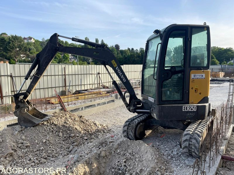 MINI-PELLE VOLVO ECR25D 2016 4700 HEURES - Kaivuri: kuva MINI-PELLE VOLVO ECR25D 2016 4700 HEURES - Kaivuri MINI-PELLE VOLVO ECR25D 2016 4700 HEURES - Kaivuri: kuva MINI-PELLE VOLVO ECR25D 2016 4700 HEURES - Kaivuri