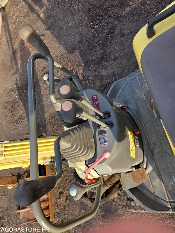 MINI-PELLE YANMAR VIO 10 - 2004 - 1952 HEURES - Minikuormaaja: kuva MINI-PELLE YANMAR VIO 10 - 2004 - 1952 HEURES - Minikuormaaja MINI-PELLE YANMAR VIO 10 - 2004 - 1952 HEURES - Minikuormaaja: kuva MINI-PELLE YANMAR VIO 10 - 2004 - 1952 HEURES - Minikuormaaja